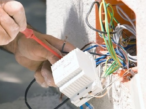 Petites reparacions elèctriques