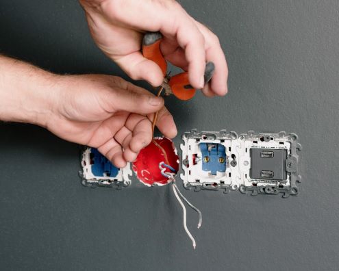 Reparació i instalació de punts de llum